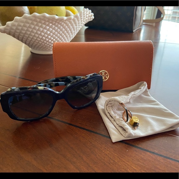 Tory Burch Accessories - Tory Burch Navy Sunglasses Case Pouch GUC